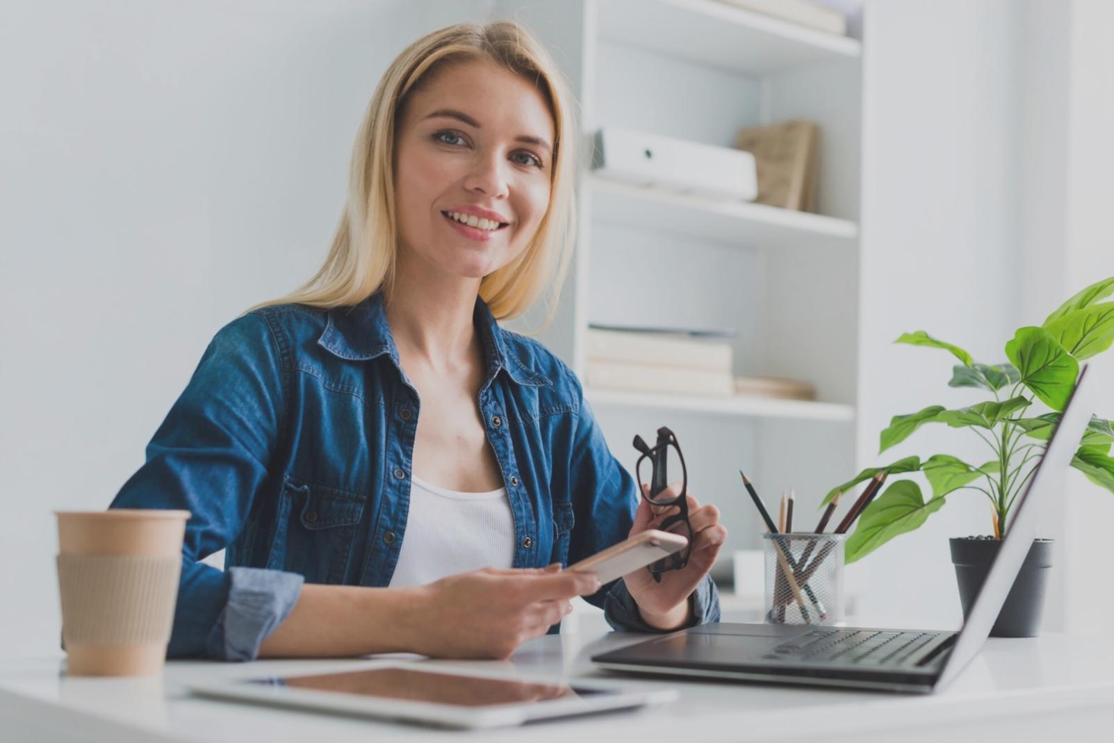 Detaillierte Spreadsheet-Analyse mit Finanzmetriken und Grafiken